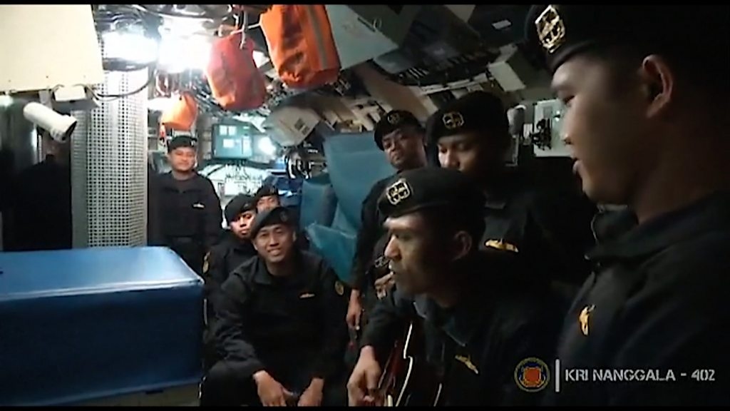Video: Thủy thủ tàu ngầm Indonesia hát “Tạm biệt” trước khi gặp nạn